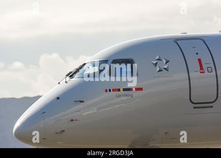 Flugzeuge der SAS Scandinavian Airlines bereiten sich auf den Start am Flughafen Bergen vor Stockfoto