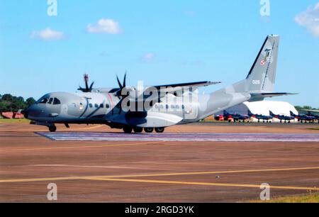 Polnische Luftwaffe - CASA C-295M 026 (msn S-104), vom 13.ELTR auf der Royal International Air Tattoo - RAF Fairford, 11. Juli 2016. Stockfoto