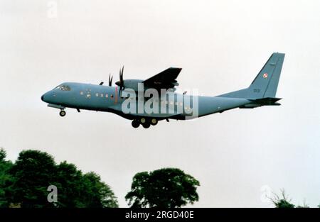 Polnische Luftwaffe - CASA C-295M 013 (msn S-013), auf der Royal International Air Tattoo - RAF Fairford, 15. Juli 2015. Stockfoto