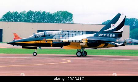 Republic of Korea Air Force - Kai T-50B Golden Eagle 10-0051 / KA-051 / '6', von 239 Fluggeschwader „Black Eagles“, auf einer britischen Flugschau im Juni-Juli 2012. Stockfoto