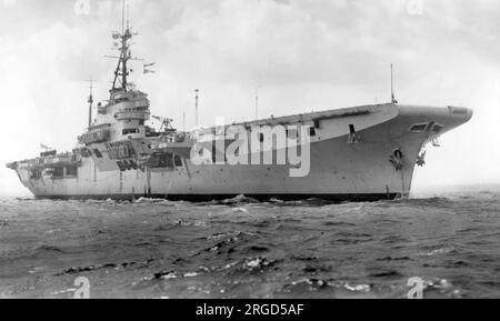 Royal Navy - HMS Victorious R38, der dritte Flugzeugträger der berühmten Klasse, im November 1946 Stockfoto