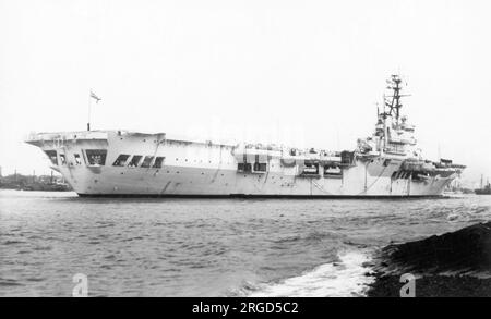 Royal Navy - HMS Ark Royal (91), Fleet Aircraft Carrier, gesehen im Juni 1939. Ark Royal wurde am 16. Dezember 1938 in Auftrag gegeben und am 14. November 1941 von U-81 versenkt. Stockfoto