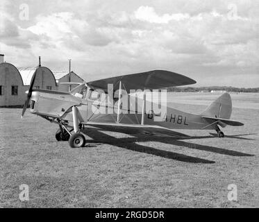 De Havilland DH.87 Hornet Moth G-AHBL (msn 8135), am Flughafen Oxford-Kidlington. Stockfoto