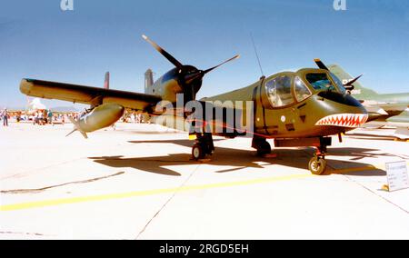 Grumman OV-1C Mohawk 61-2724 (msn 67C), des Luft- und Raumfahrtmuseums Pima, Davis-Monthan AFB (Südseite), Tucson, AZ. Stockfoto