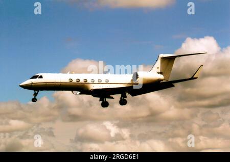 United States Air Force - Gulfstream Aerospace C-37A 97-0401 (MSN 542,G.V, ex N642GA), der 99. AS an Joint Base Andrews. Stockfoto