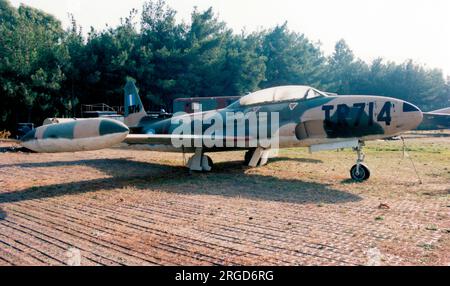 Hellenic Air Force - Lockheed T-33A-5-LO Shooting Star 16714 (msn 580-6046, ex 51-6714 Buzz Number TR-714), im Hellenic AF Museum, Dekelia ab, Athen Stockfoto