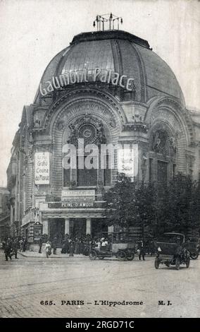The Gaumont-Palace - ein Kino in der Rue Caulaincourt in der französischen Hauptstadt Paris. Ursprünglich zwischen 1898 und 1900 als Hippodrome de Montmartre erbaut, wurden in den frühen Jahren Reitshows gezeigt. Es wurde ursprünglich mit einer Belle Epoque-Fassade erbaut (hier abgebildet). Der Standort wurde 1907 von Leon Gaumont erworben und in ein Kino umgewandelt. Im Jahr 1931 rekonstruierte Gaumont das Kino mit einer neuen Art déco-Fassade – die Stätte wurde schließlich Anfang der 1970er Jahre umgebaut. Stockfoto