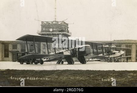 Flugzeug und Kontrollturm, Croydon Aerodrome, Surrey Stockfoto