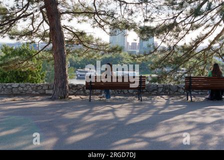 Blick von der Belgrader Festung im Kalemegdan Park über den Fluss Save in der Stadt Belgrad, Serbien. August 8,2023. Stockfoto