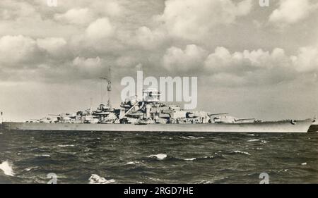 WW2. Deutsches Schlachtschiff Bismarck auf See Stockfoto