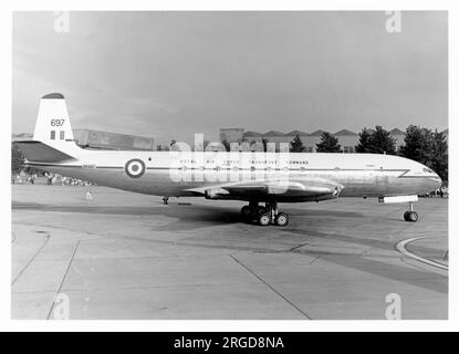 Royal Air Force - de Havilland DH.106 Comet C.2 XK697 (msn 06032), vom Geschwader Nr. 216. Stockfoto