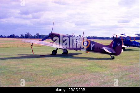 Supermarine Spitfire „AR474“ / „RF-Y“ in fiktiven Markierungen für eine Filmproduktion. Stockfoto