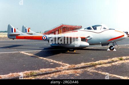 De Havilland DH.115 Vampire Trainer T.11 G-VTII / WZ507 (msn 15127), vom Vintage Aircraft Team. (Ich bin mit Paul Bishop RIP geflogen, nachdem ich 1985 bei der RAF Hullavington beim Motorenwechsel assistiert habe. Wir flogen nach RAF Odiham, wo wir vor der Landung eine Flugschau flogen) Stockfoto