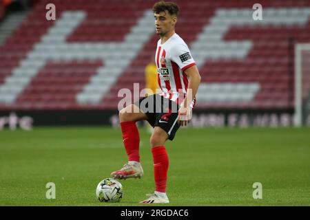 Niall Huggins von Sunderland während des Carabao Cup First Round North Spiels zwischen Sunderland und Crewe Alexandra am Dienstag, den 8. August 2023 im Stadium of Light in Sunderland. (Foto: Michael Driver | MI News) Guthaben: MI News & Sport /Alamy Live News Stockfoto