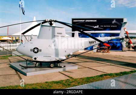 Northrop Grumman MQ-8B Fire Scout Replica „166821“, auf der SBAC Farnborough Air Show am 24. Juli 2010. (166821 ist eine Boeing F/A-18E Super Hornet) Stockfoto