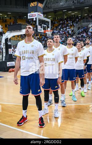 Athen, Lombardei, Griechenland. 8. Aug. 2023. Serbische Nationalmannschaft vor dem Aegean Acropolis Turnier zwischen Griechenland und Serbien am 8. August 2023 im Oaka-Stadion in Athen, Griechenland. (Kreditbild: © Stefanos Kyriazis/ZUMA Press Wire) NUR REDAKTIONELLE VERWENDUNG! Nicht für den kommerziellen GEBRAUCH! Stockfoto