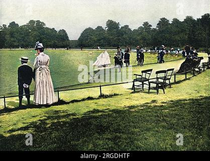 Modellboote auf dem Round Pond in Kensington Gardens. Stockfoto