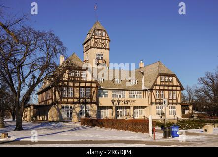 Winnipeg, Manitoba, Kanada - 11 20 2014: Winterblick auf den Assiniboine Park Pavilion, ein Wahrzeichen des Assiniboine Park in der Stadt Winnipeg, das Stockfoto