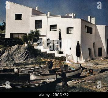 Dies ist das Haus des surrealistischen Künstlers Salvador Dali in Port Lligat, am Fuße der spanischen Pyrenäen am Mittelmeer. Es wurde aus vier Fischerhäusern umgebaut. 1997 wurde das Haus zu einem Museum. Stockfoto