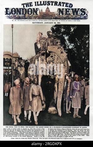Königin Elizabeth II. Reitet auf einem Elefanten in Jaipur während ihres königlichen Besuchs in Indien. Stockfoto