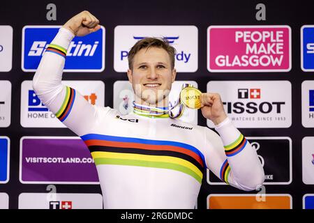 GLASGOW - Jeffrey Hoogland mit seiner Goldmedaille im Kilometer-Time-Prozess während der Leichtathletik-Weltmeisterschaft. Die schottische Stadt wird vom 3. Bis 13. August Schauplatz einer Weltmeisterschaft mit mehreren Radsportarten sein. ANP ROBIN VAN LONKHUIJSEN Stockfoto