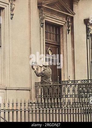 Ein Zeichen für den Zusammenbruch der diplomatischen Beziehungen bei Ausbruch des Ersten Weltkriegs war die Entfernung der Messingplatte in der deutschen Botschaft in London. Stockfoto