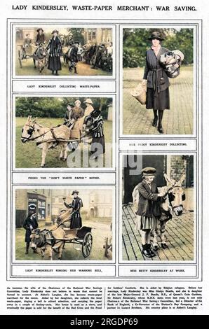 Lady Kindersley, ehemals Miss Gladys Beadle, in Abbot's Langley, Hertfordshire, in der Nähe ihres Zuhauses abgebildet, sammelte Altpapier mit Hilfe ihrer Kinder und zwei Eselkarren. Als Frau des Vorsitzenden des National war Savings Committee glaubt Lady Kindersley nicht an Verschwendung, die nicht zur Rechenschaft gezogen werden kann. In diesem Fall wurden ihre Sammlungen verkauft, um dem Roten Kreuz und dem Fonds für die Bequemlichkeit der Soldaten zu dienen. Stockfoto