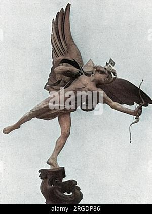 Der Kopf der Piccadilly Circus Statue, Eros, dekoriert mit der Union Jack- und Tricouleur-Flagge in den ersten Wochen des Ersten Weltkriegs. Stockfoto