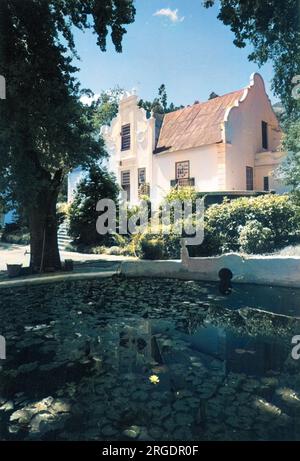 Häuser im niederländischen Kolonialstil, erbaut im frühen 19. Jahrhundert in Stellenbosch, Südafrika. Stockfoto