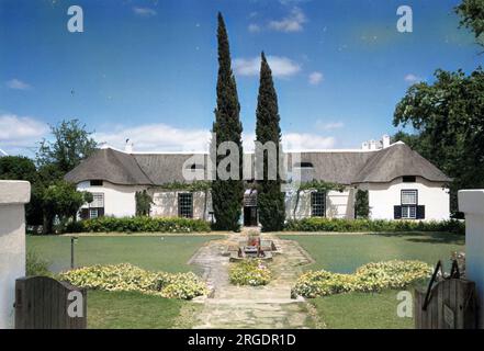 Häuser im holländischen Kolonialstil, erbaut im frühen 19. Jahrhundert in Outshoorn, Südafrika. Stockfoto