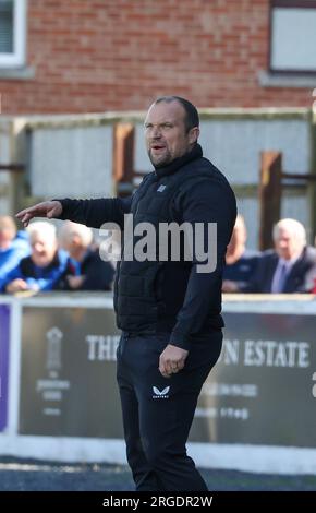 Mourneview Park, Lurgan, County Armagh, Nordirland, Vereinigtes Königreich. 05 Aug 2023. Sports Direct Premiership – Glenavon 0 Glentoran 1, Premiere der Saison. Irischer Football-Manager, Glentoran-Manager Warren Feeney. Stockfoto