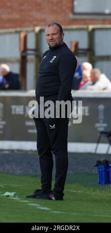 Mourneview Park, Lurgan, County Armagh, Nordirland, Vereinigtes Königreich. 05 Aug 2023. Sports Direct Premiership – Glenavon 0 Glentoran 1, Premiere der Saison. Irischer Football-Manager, Glentoran-Manager Warren Feeney. Stockfoto