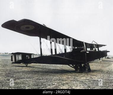 Ein Zweiflugzeug von Handley Page, das dem AFC (Australian Flying Corps) am Flugplatz in Haifa, Nordpalästina (Osmanisches Reich) während des Ersten Weltkriegs gehört. Stockfoto