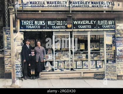 Ein traditioneller britischer Eckladen. Stockfoto