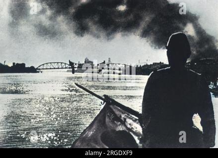 Japanischer General Takaishi Sakai tritt am 1941. Weihnachtsfeiertag nach der Kapitulation der Kronkolonie triumphierend nach Hongkong ein. Der Angriff hatte am 8. Dezember 1941 begonnen, nur wenige Stunden nach dem Angriff auf Pearl Harbour. Stockfoto