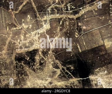 Ein Luftbeobachtungsfoto eines unbekannten Gebiets an der Westfront in Frankreich während des Ersten Weltkriegs. Stockfoto