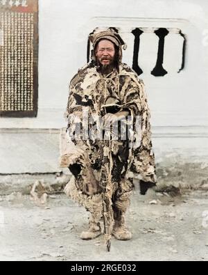 Ein Bettler in zerfetzten Klamotten, China. Stockfoto