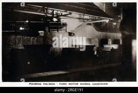 Ich gieße Pig-Iron bei den Ford Motor Works, Dagenham, East London Stockfoto