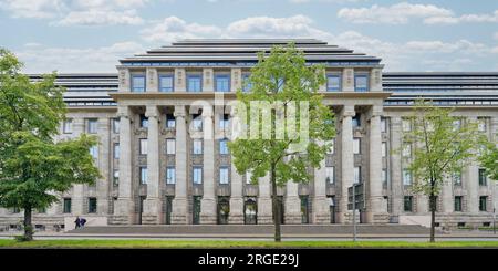 EASA-Hauptquartier in der ehemaligen Reichsbahndirektion am rheinufer in köln Stockfoto