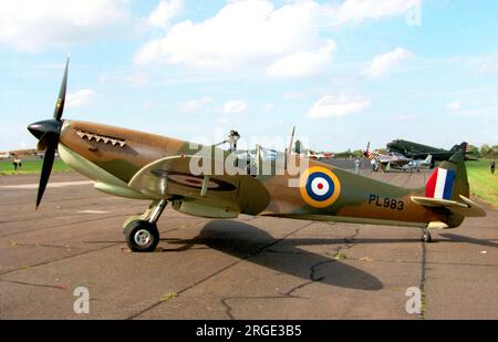 Supermarine Spitfire PR Mk.XI G-PRXI / PL983 (msn 6S/585723) Stockfoto