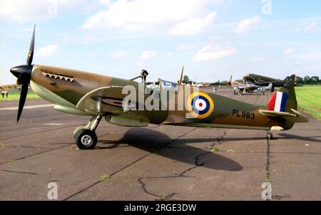 Supermarine Spitfire PR Mk.XI G-PRXI / PL983 (msn 6S/585723) Stockfoto