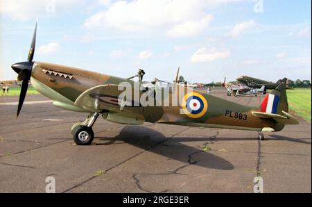 Supermarine Spitfire PR Mk.XI G-PRXI / PL983 (msn 6S/585723) Stockfoto