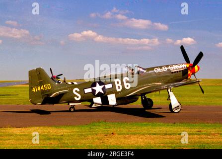 Nordamerika P-51D-10-NA Mustang 44-14450 / „Old Crow“ (msn 122-28083) Stockfoto