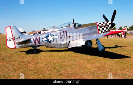 Nordamerikanische P-51D Mustang G-CBNM „Twilight Team“ (msn 122-31590, ex USAAF 44-63864, R SWE AF 26158, Israel AF, 4X-AIM, N98CF) in Duxford. Stockfoto