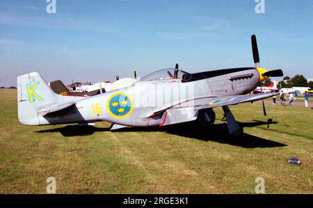 Nordamerikanische P-51D Mustang SE-BKG (msn 122-31590, ex USAAF 44-63864, R SWE AF 26158, Israel AF, 4X-AIM. Wurde G-CBNM, N98CF), in Duxford. Stockfoto