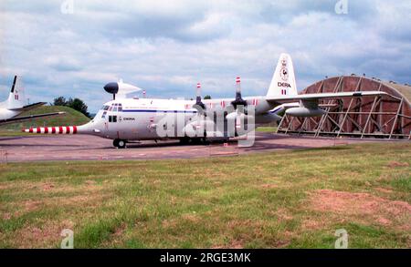 DERA â€“ Lockheed C-130K Hercules W.2 XV208 „Snoopy“ vom Meteorologischen Forschungsflug in Boscombe Down am 30. Juni 2001 Stockfoto