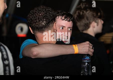 Belfast, Irland, 8. August 2023, Shugz gehörte zu den DJs, die bei der Feile and Phobail Dance Night 2023 in Falls Park ein Set spielten. Bonzo/Alamy Live News Stockfoto