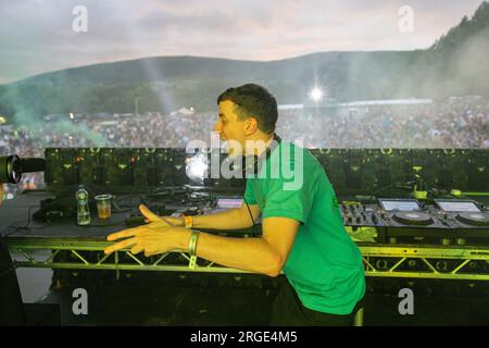 Belfast, Irland, 8. August 2023, Shugz gehörte zu den DJs, die bei der Feile and Phobail Dance Night 2023 in Falls Park ein Set spielten. Bonzo/Alamy Live News Stockfoto