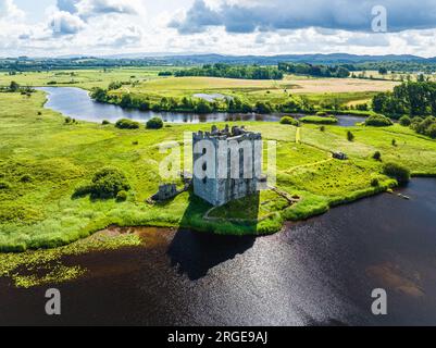 Threave Castle von einer Drohne, Kirkcudbrightshire, Dumfries und Galloway, Schottland, Großbritannien Stockfoto