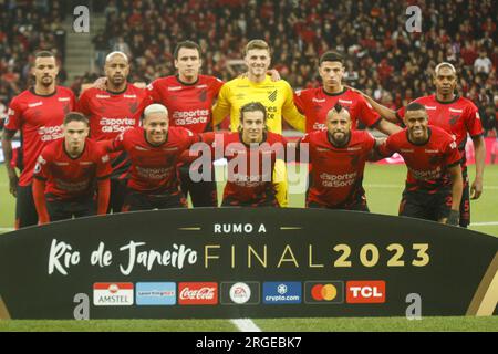 Curitiba, Brasilien. 08. Aug. 2023. PR - CURITIBA - 08/08/2023 - LIBERTADORES 2023, ATHLETICO-PR X BOLIVAR - Athletico-PR-Spieler posieren für ein Foto vor dem Spiel gegen Bolivar im Stadion Arena da Baixada für die Libertadores 2023 Meisterschaft. Foto: Gabriel Machado/AGIF/Sipa USA Kredit: SIPA USA/Alamy Live News Stockfoto